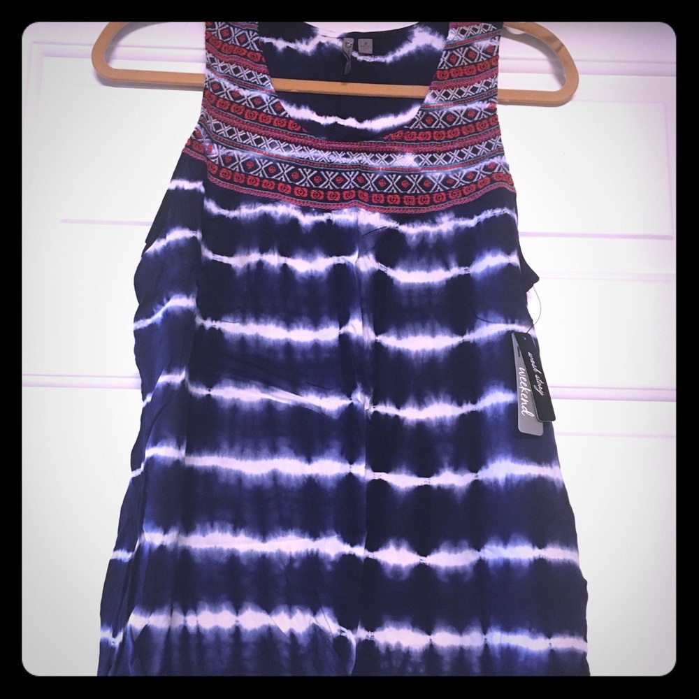 Flowy, comfy, beautiful shirt with woven design